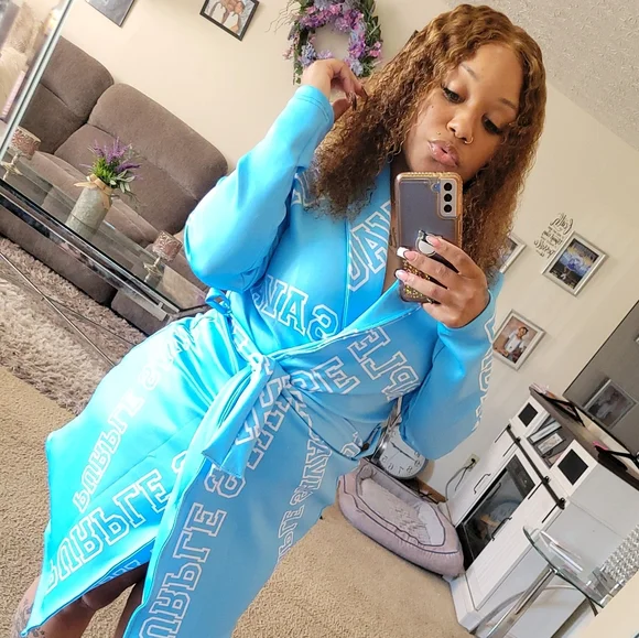 Tiffany Blue Women's Robe - Picture 1 of 3